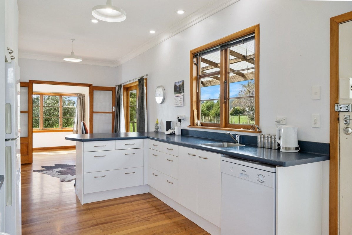 35 North Manakau Road, Manakau, Levin - Carousel 2