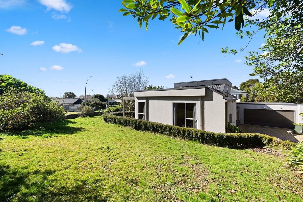 3 Munro Place, Flagstaff, Hamilton - Carousel 2