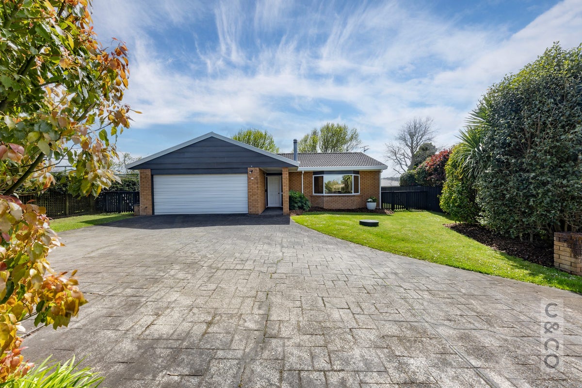 27 Merlot Heights, Huapai, Kumeu - Carousel 1