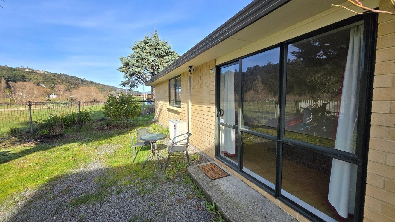 27 Mary Huse Grove, Manor Park, Lower Hutt - Carousel 2
