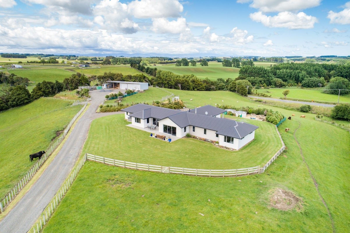760 Halcombe Road, Halcombe, Feilding - Carousel 2