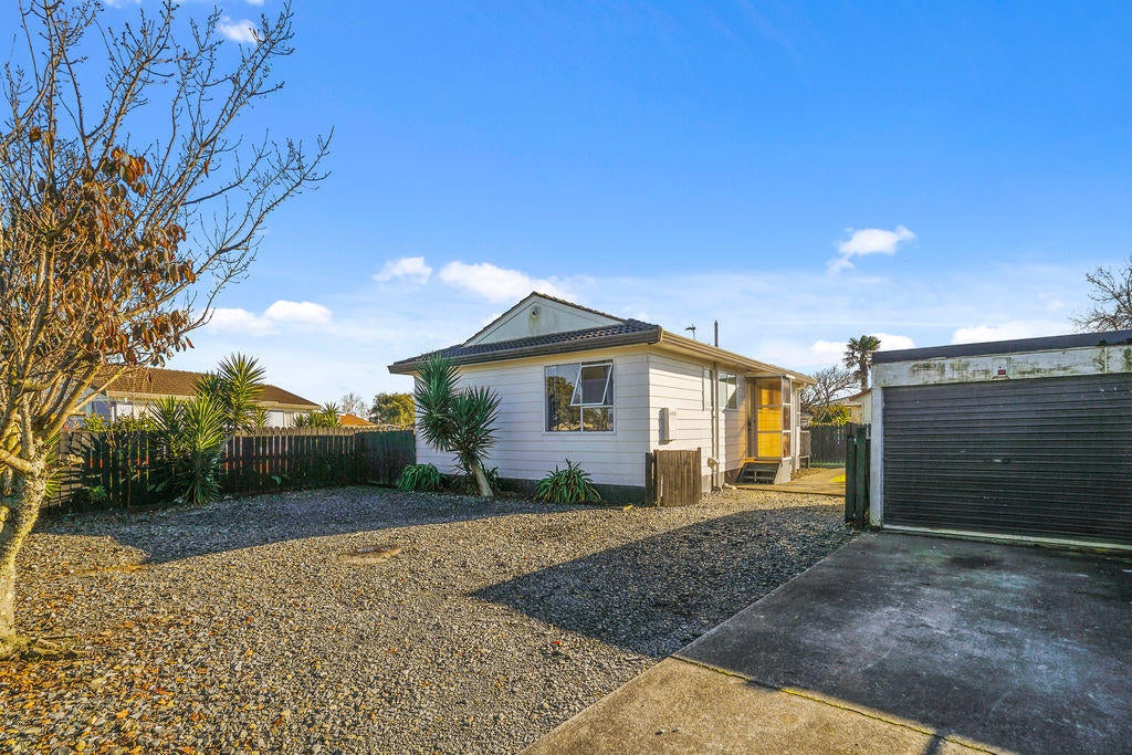 13A Etherton Drive, Weymouth, Auckland - Carousel 2