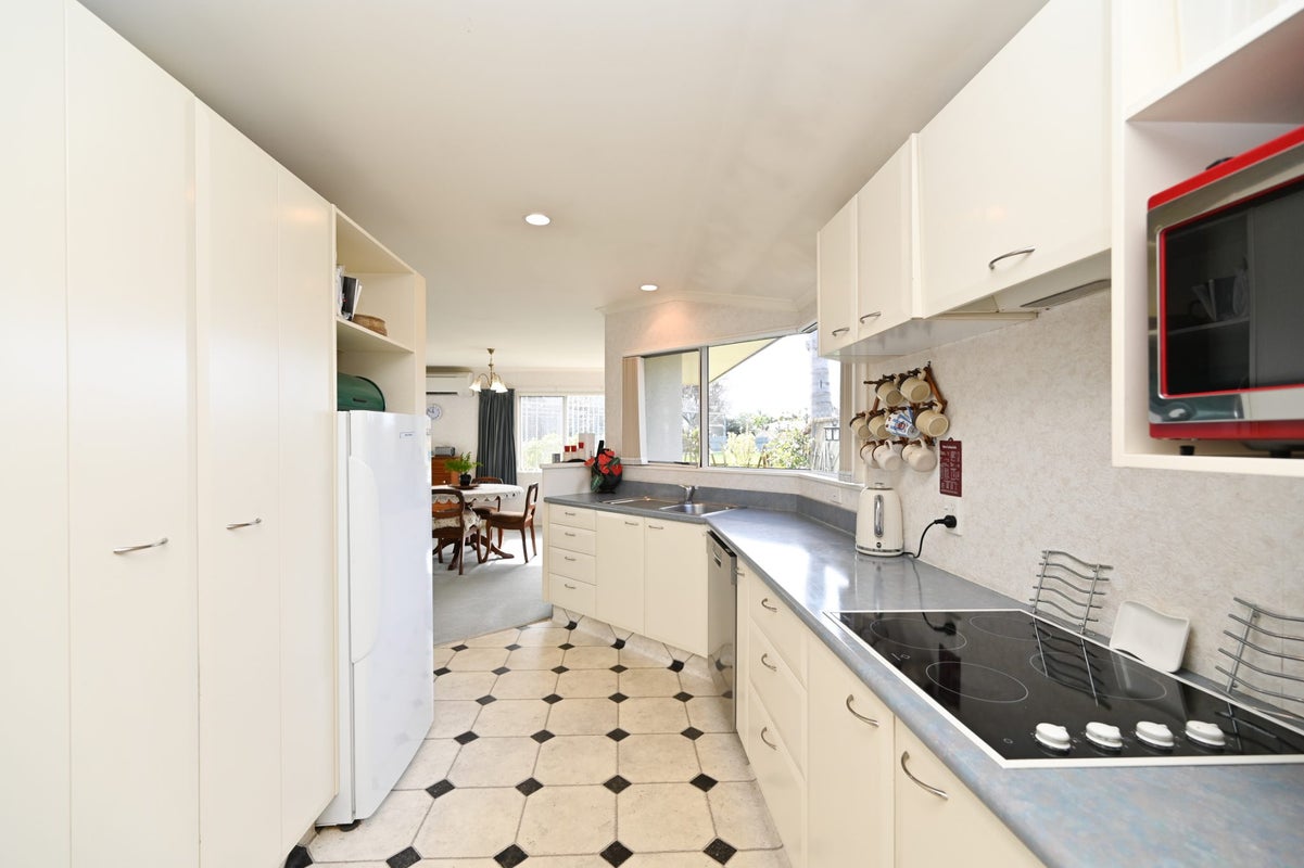 17D Moeller Street, Taradale, Napier - Carousel 2