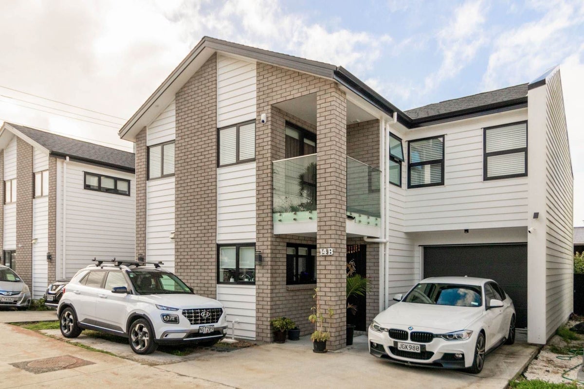 14B Rimu Street, New Lynn, Auckland - Carousel 1