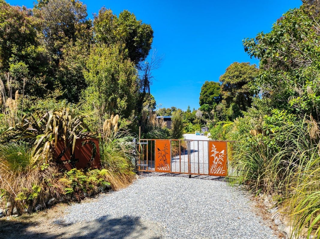 42 Puketiro Drive, Hokitika - Carousel 2