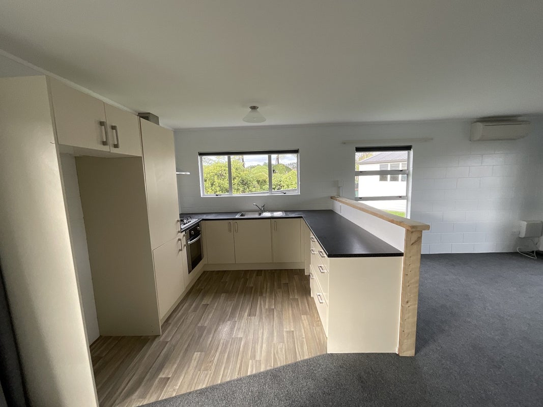 12 Warren Place, Frankleigh Park, New Plymouth - Carousel 2