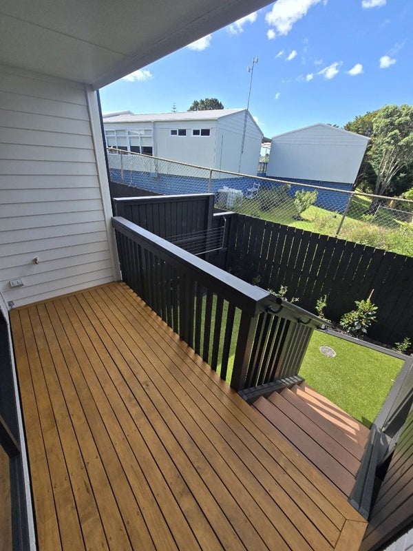 12 Taratoa Street, Point England, Auckland - Carousel 12