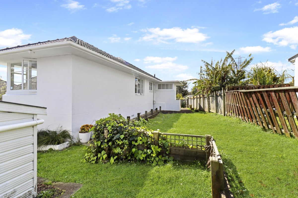 3 Olsen Avenue, Hillsborough, Auckland - Carousel 13
