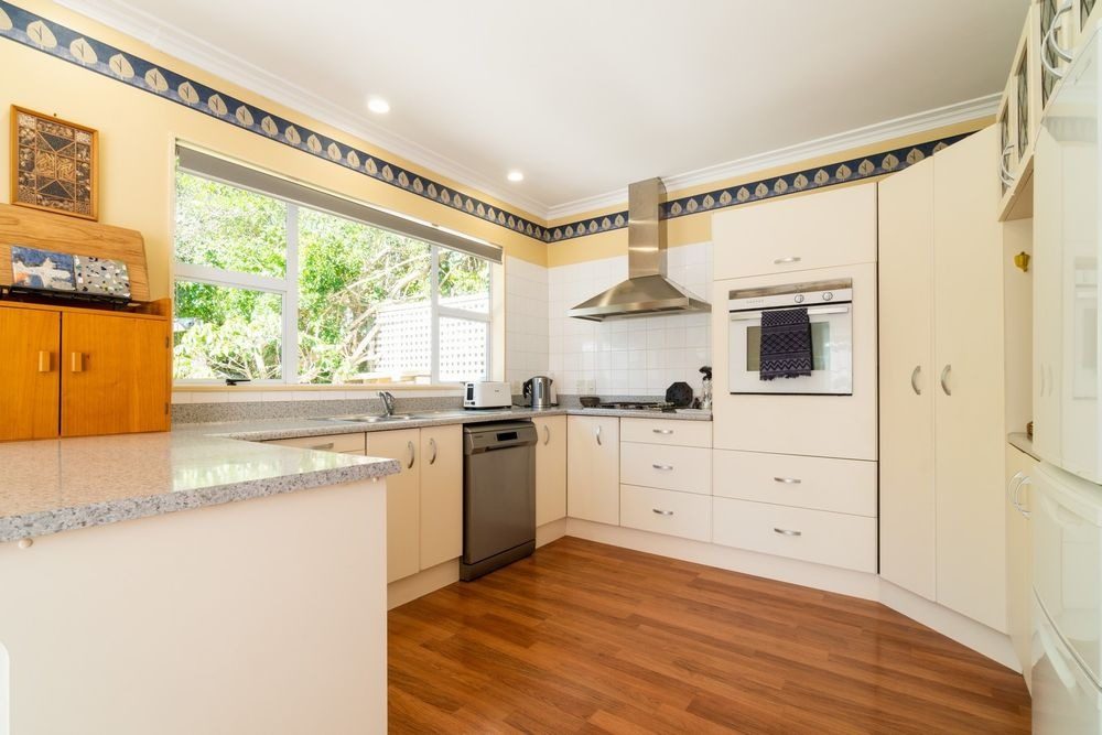 6 Hinau Street, Tawa, Wellington - Carousel 2