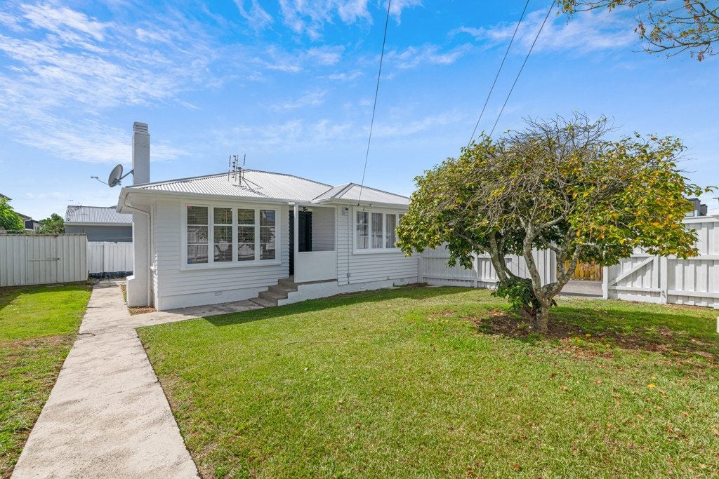 1/11 Henwood Road, Mangere East, Auckland - Carousel 1
