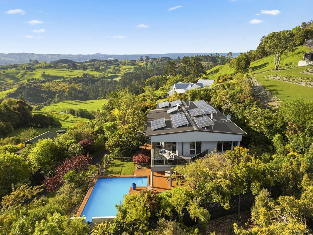 20 Dawn View Place, Minden, Tauranga - Carousel 1