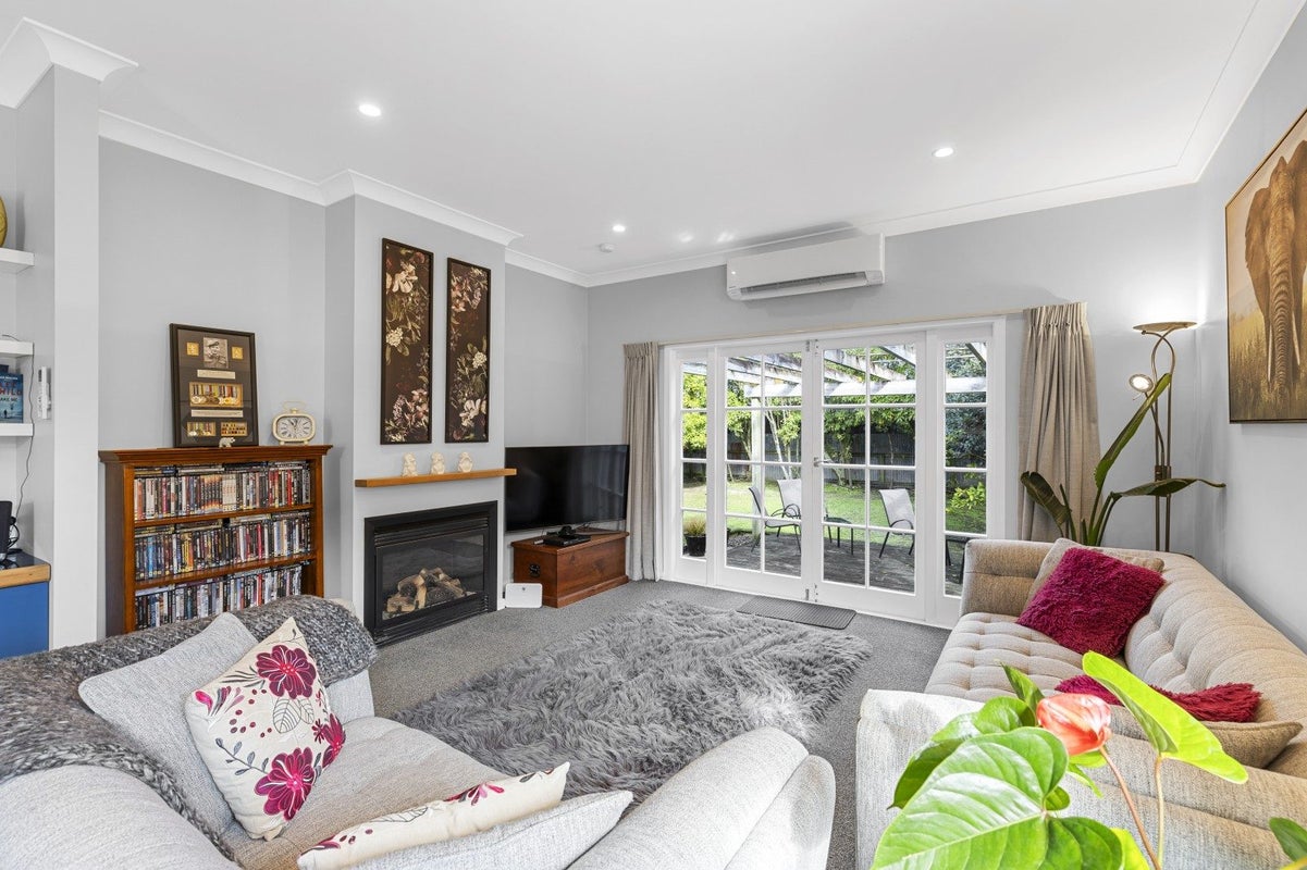 22 Kingswood Street, Takaro, Palmerston North - Carousel 2