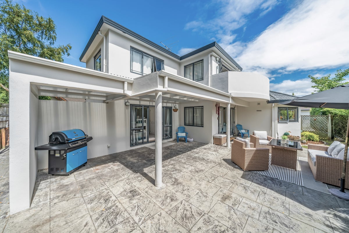 10 Morepork Close, Brown Owl, Upper Hutt - Carousel 2
