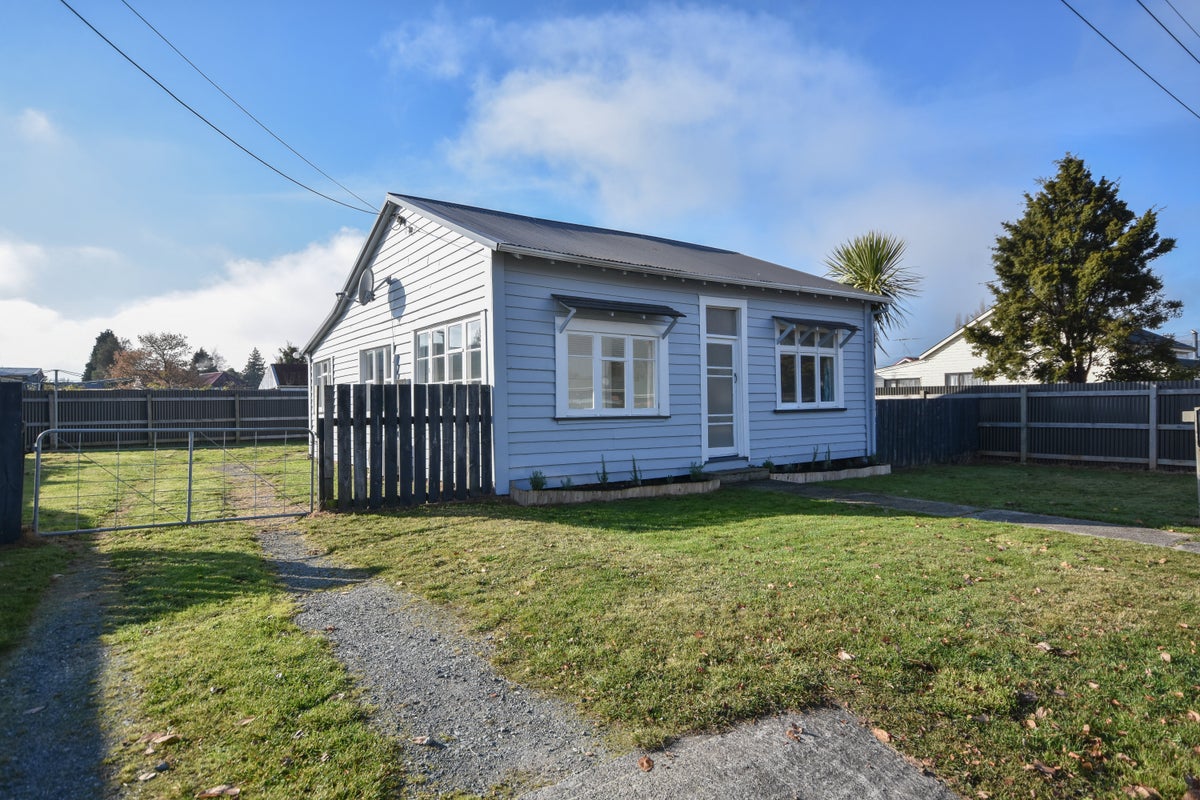 12 Springfield Road, Milton - Carousel 1
