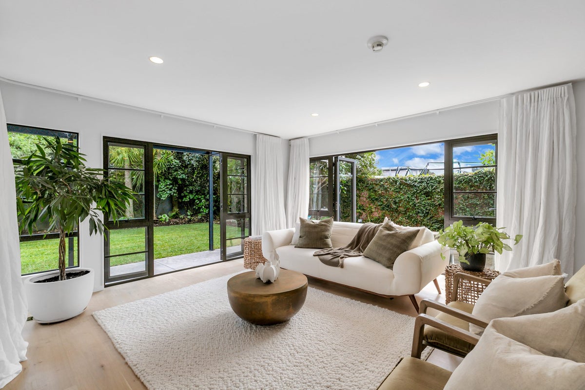 51A Harbour View Road, Point Chevalier, Auckland - Carousel 2