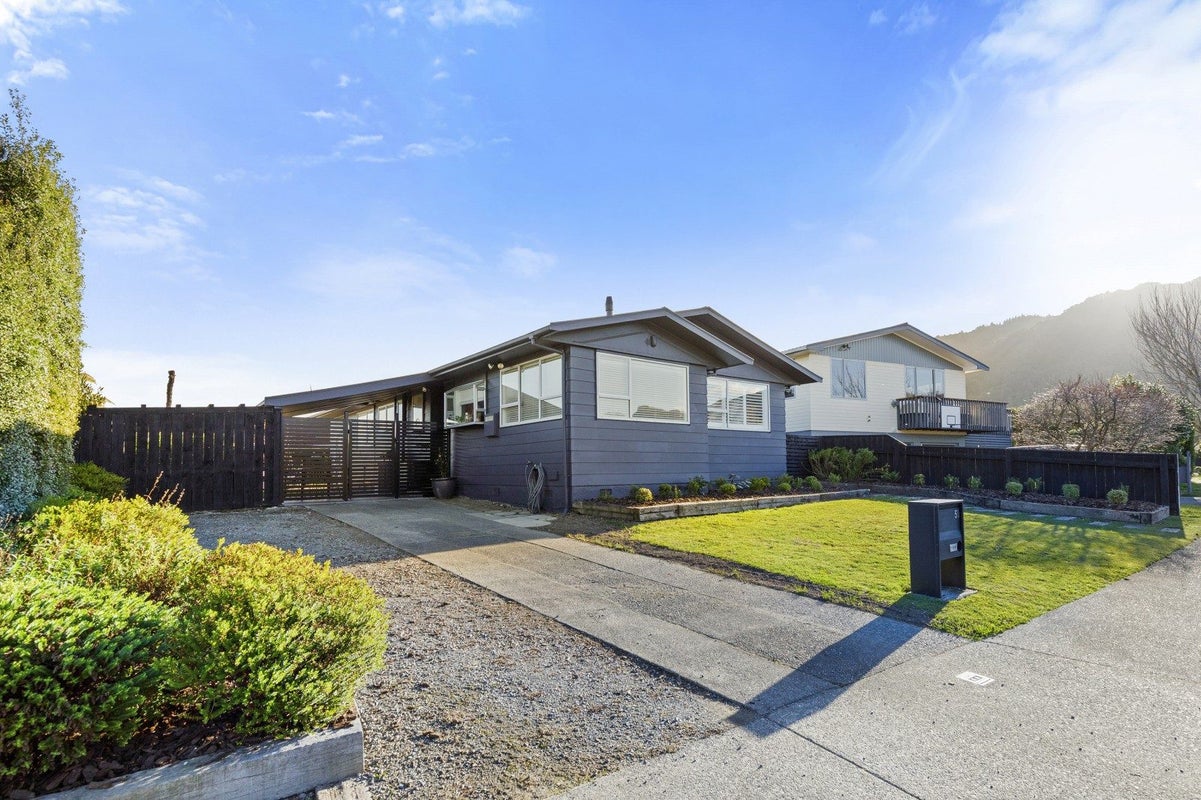 59 Pasadena Crescent, Totara Park, Upper Hutt - Carousel 1