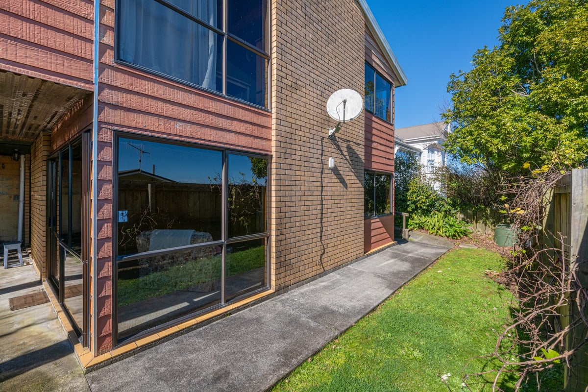 2/1 Captain Street, Helensville, Auckland - Carousel 37
