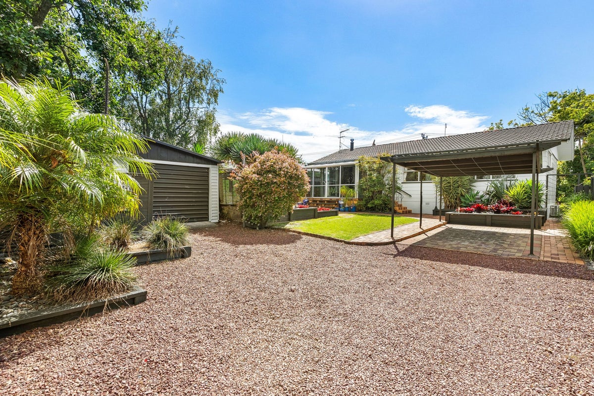 30 Vina Place, Massey, Auckland - Carousel 1