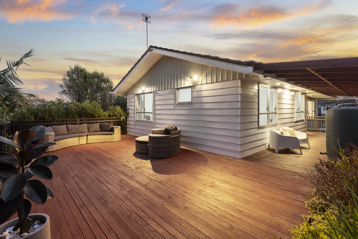 50 Glenbervie Crescent, Massey, Auckland - Carousel 1