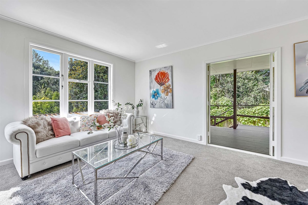 1/11 Glenfern Road, Mellons Bay, Auckland - Carousel 1