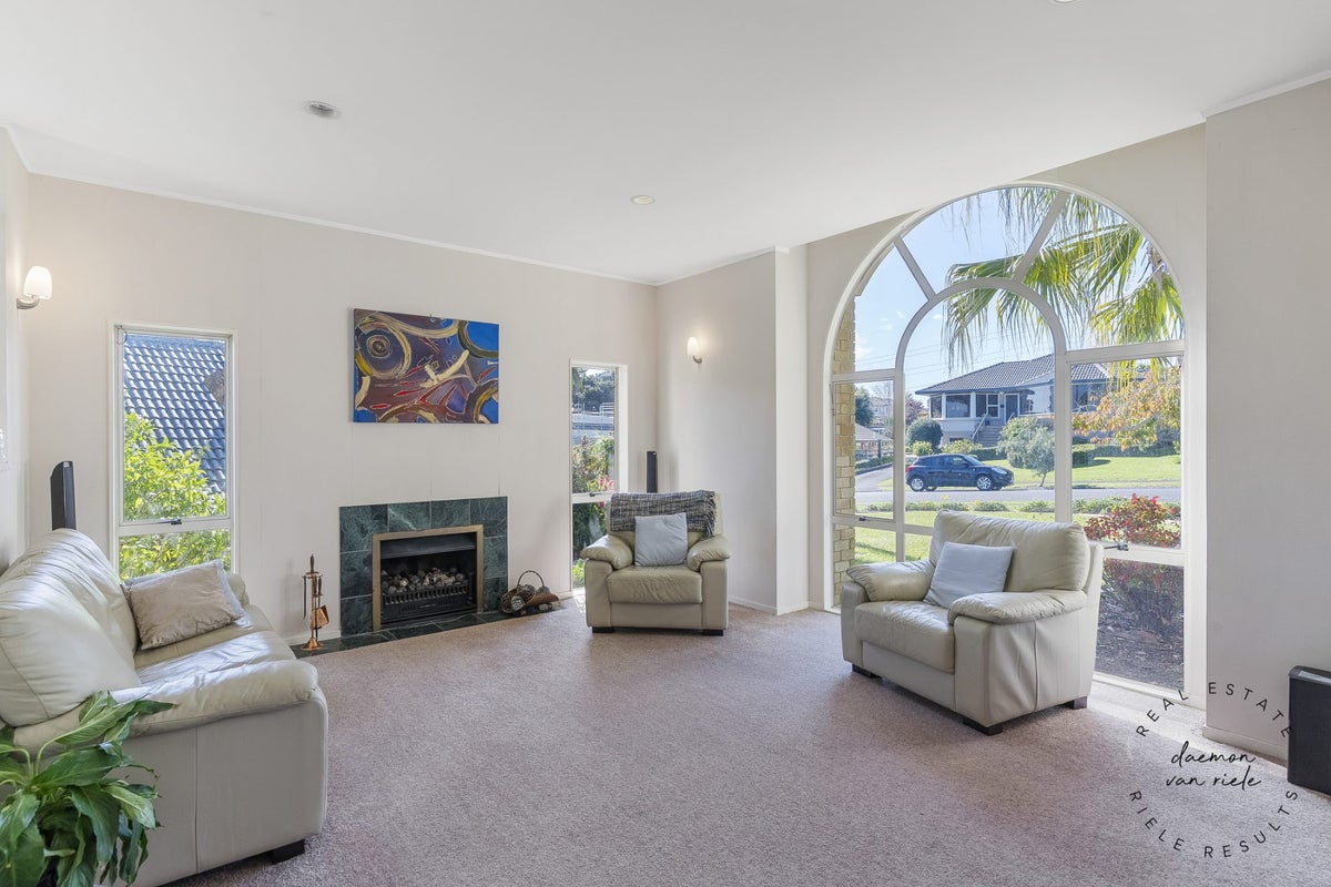 38 Kuripaka Crescent, The Gardens, Manukau City, Auckland - Carousel 2