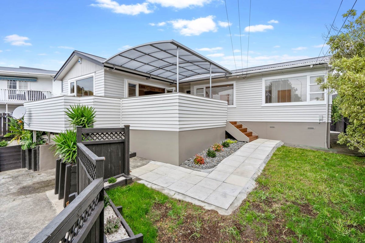 1/668 East Coast Road, Pinehill, Auckland - Carousel 1