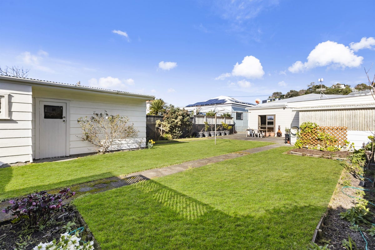 10 Moselle Street, Island Bay, Wellington - Carousel 1