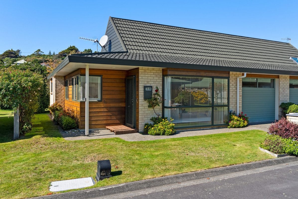 15/42 Main Road, Tawa, Wellington - Carousel 1