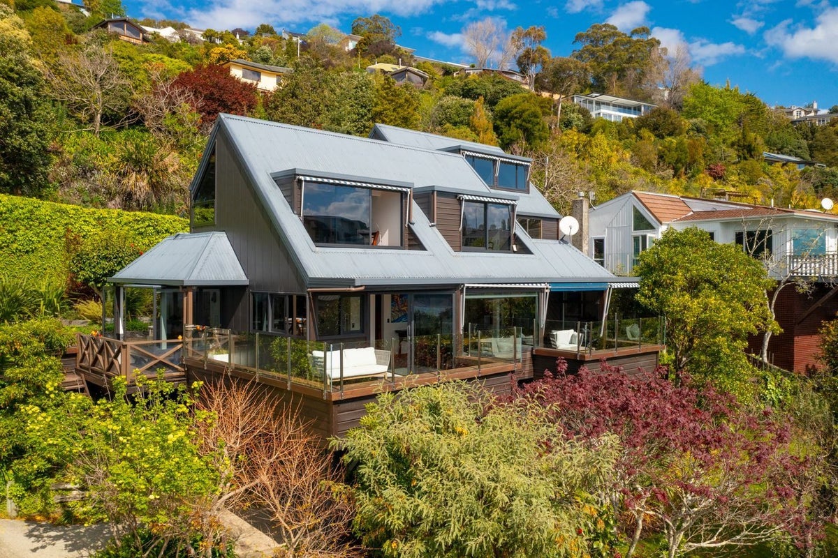 2 The Cliffs, Britannia Heights, Nelson - Carousel 1