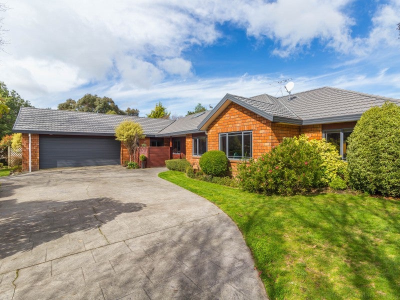 13 Emerald Hill Drive, Birchville, Upper Hutt - Carousel 2