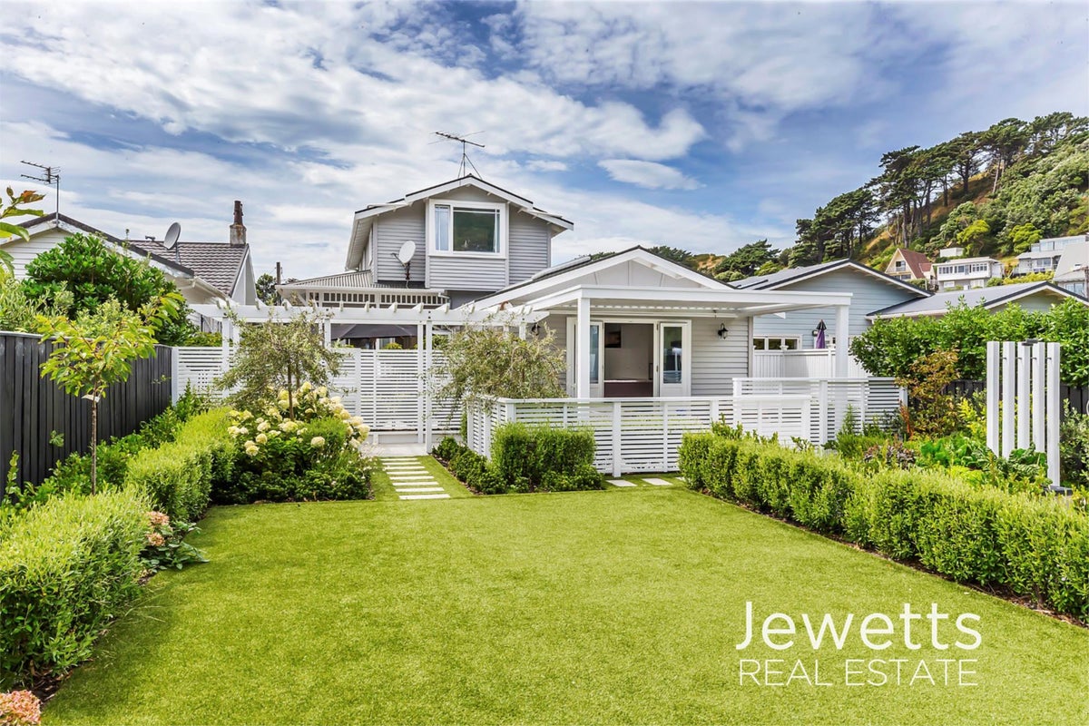 62 Hector Street, Seatoun, Wellington - Carousel 1