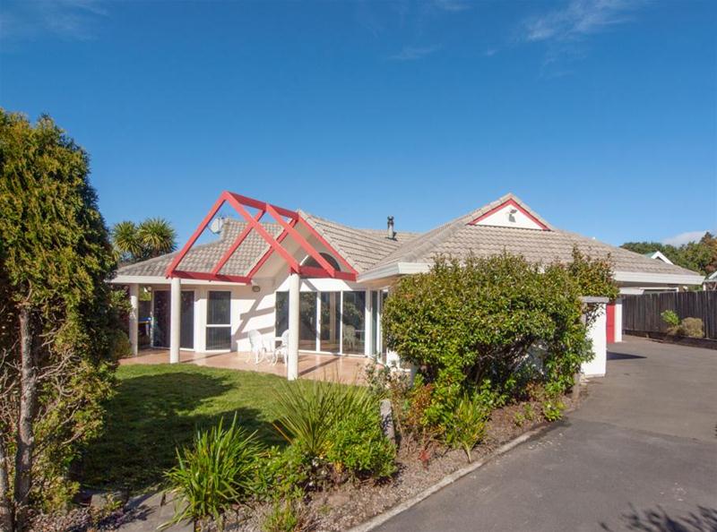 13 Ronald Woolf Place, Churton Park, Wellington - Carousel 1