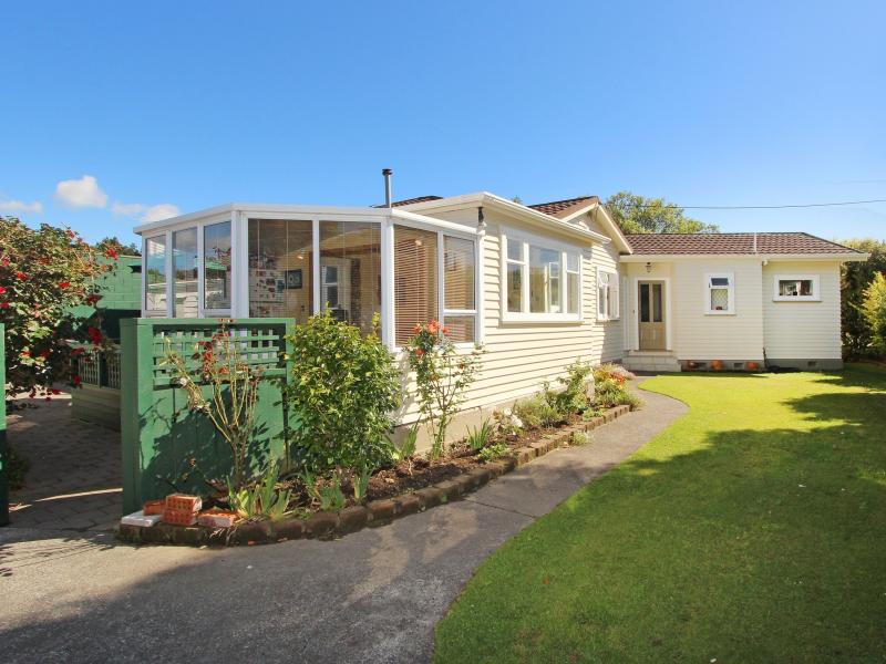 2 Hart Avenue, Boulcott, Lower Hutt - Carousel 1