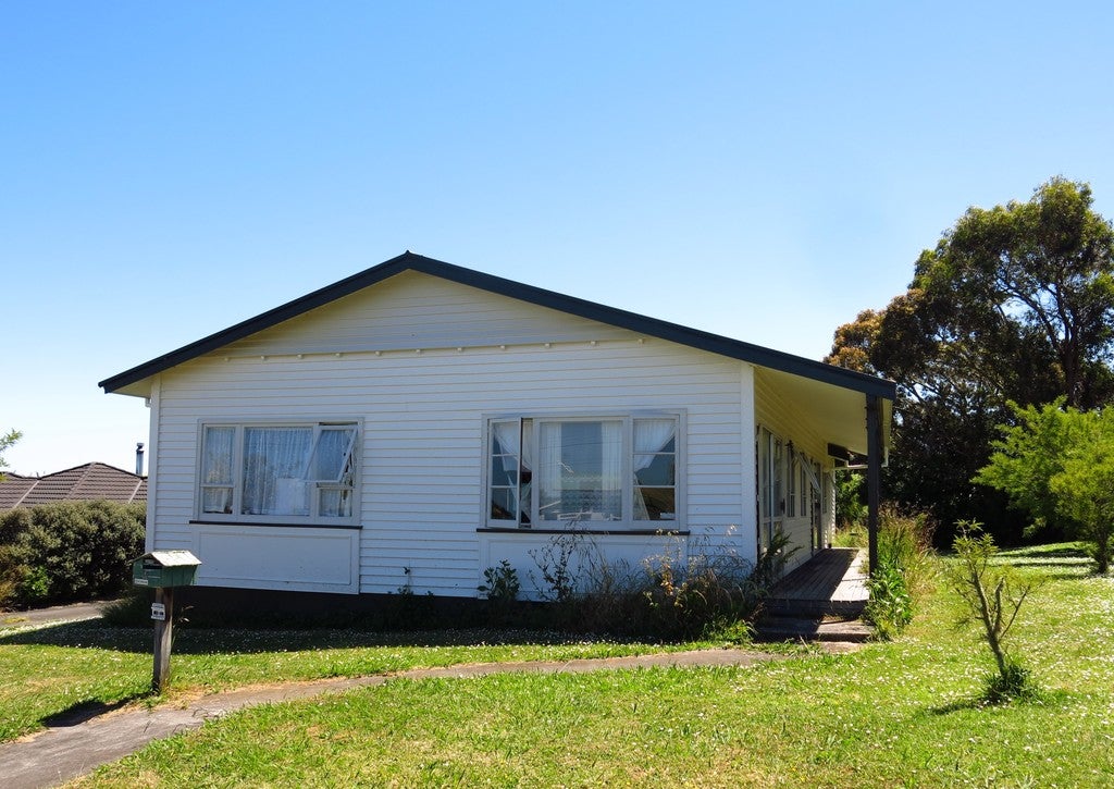 10 Bastia Avenue, Bastia Hill, Whanganui - Carousel 1