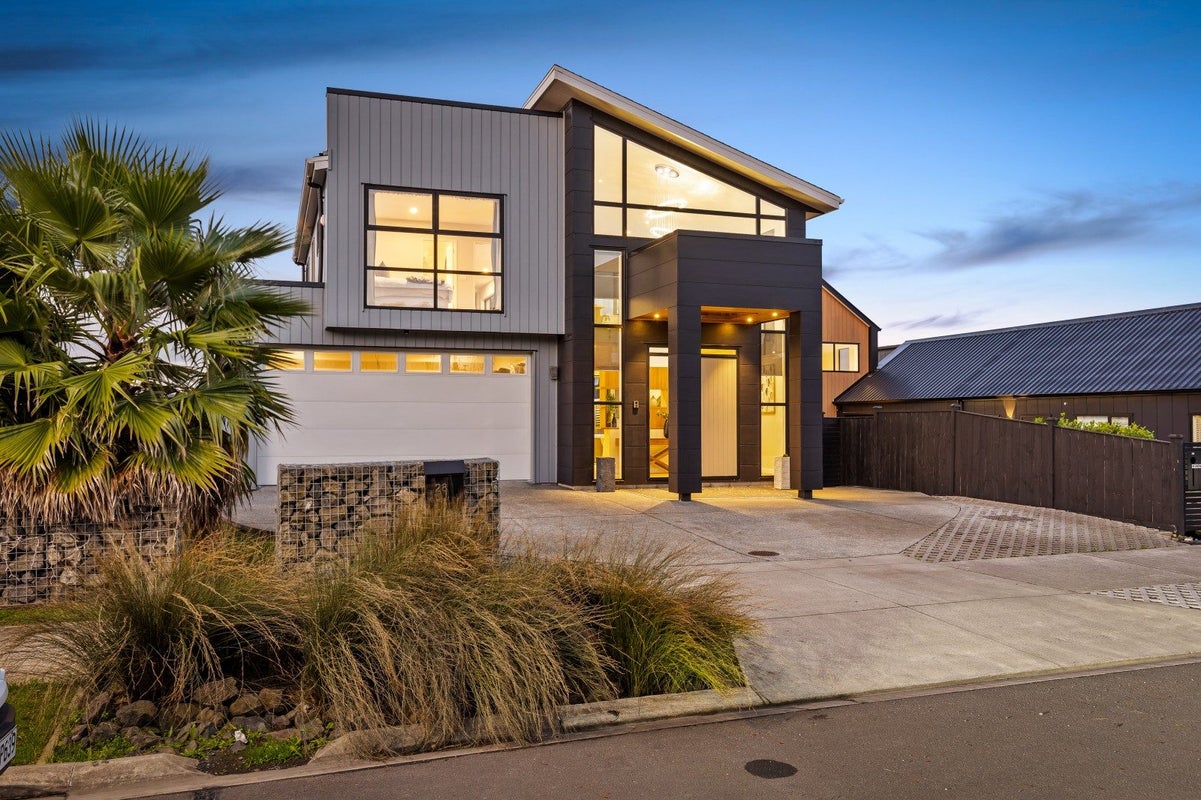 28 Tai Crescent, Hobsonville, Auckland - Carousel 1