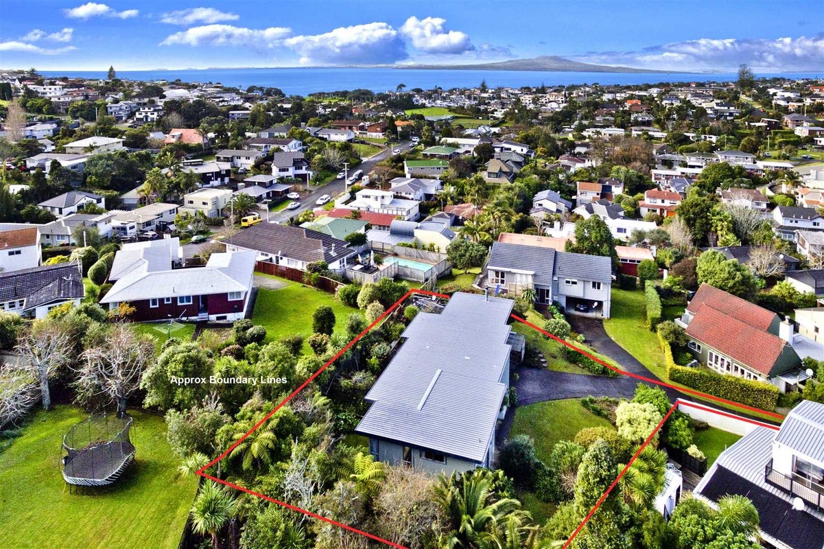 12 Prestige Place, Castor Bay, Auckland - Carousel 2