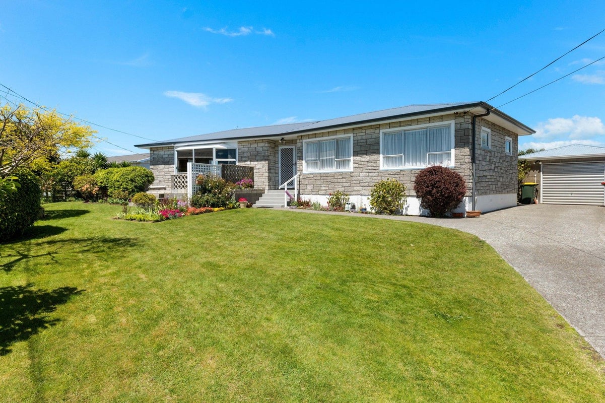 11 Hulke Crescent, Bell Block, New Plymouth - Carousel 1