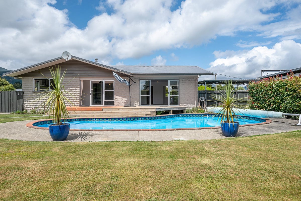 701 State Highway 1, Otaki - Carousel 2