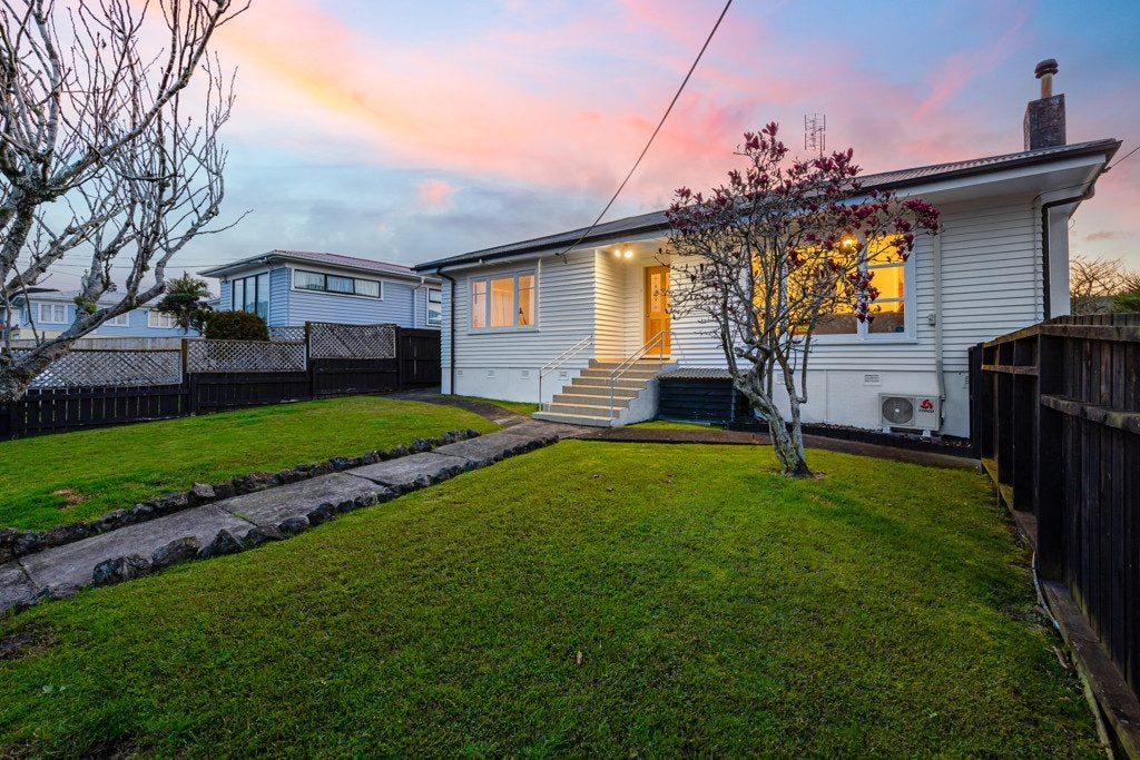 1/44 Kelwyn Road, Kelston, Auckland - Carousel 1