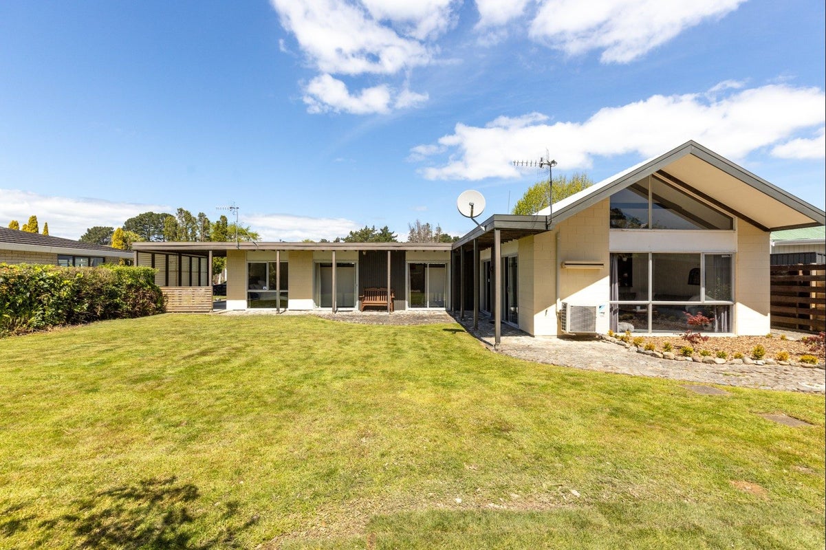 17 Opawa Place, Terrace End, Palmerston North - Carousel 1