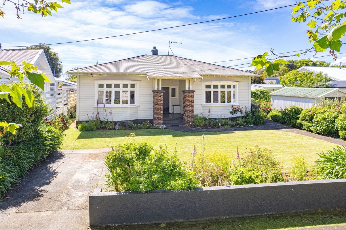 2 Godwin Crescent, College Estate, Whanganui - Carousel 1