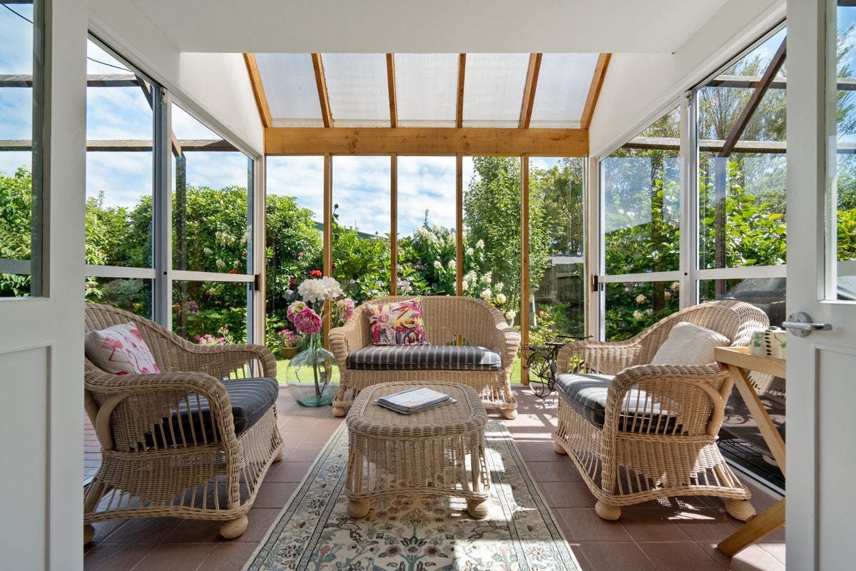 3/143 Memorial Avenue, Burnside, Christchurch - Carousel 1