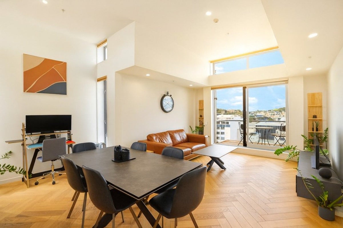 8C/10 Lorne Street, Te Aro, Wellington - Carousel 1