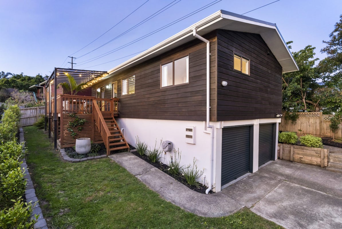 2/88 Athena Drive, Totara Vale, Auckland - Carousel 1