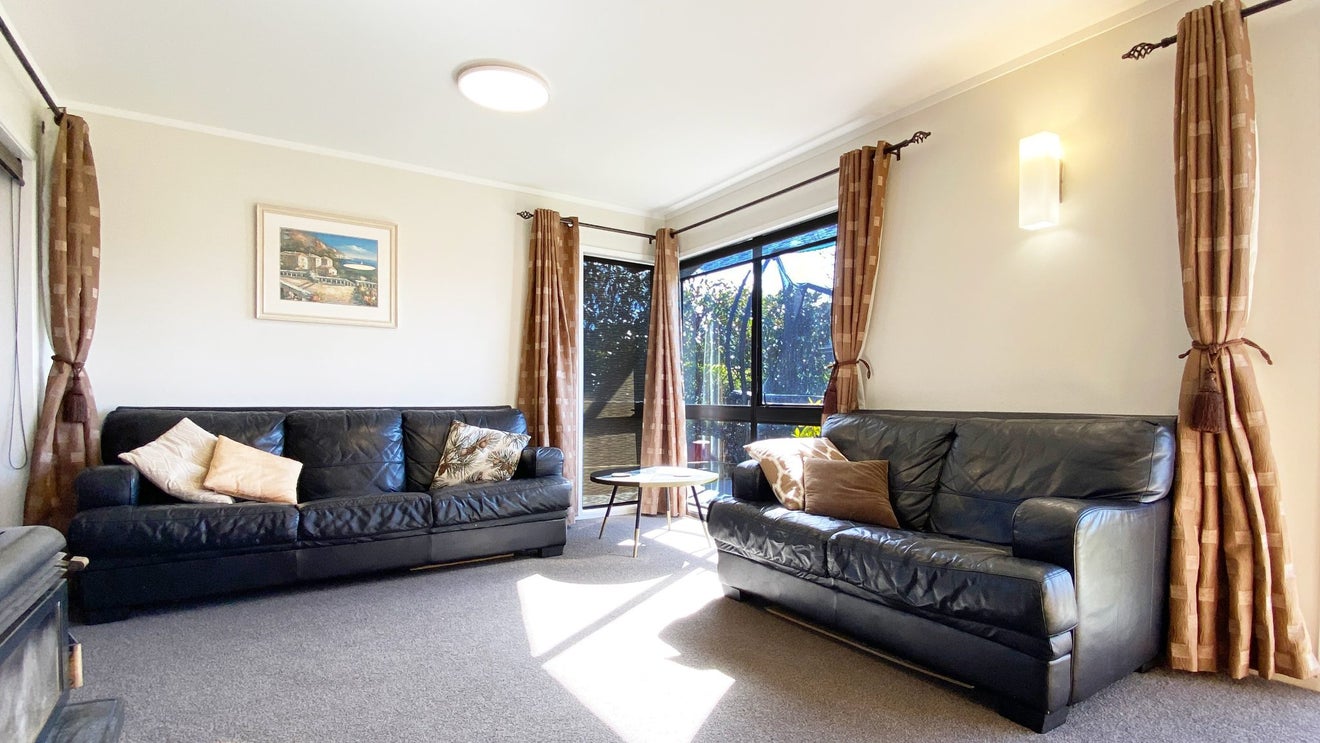 10 St Simon Place, Botany Downs, Auckland - Carousel 2