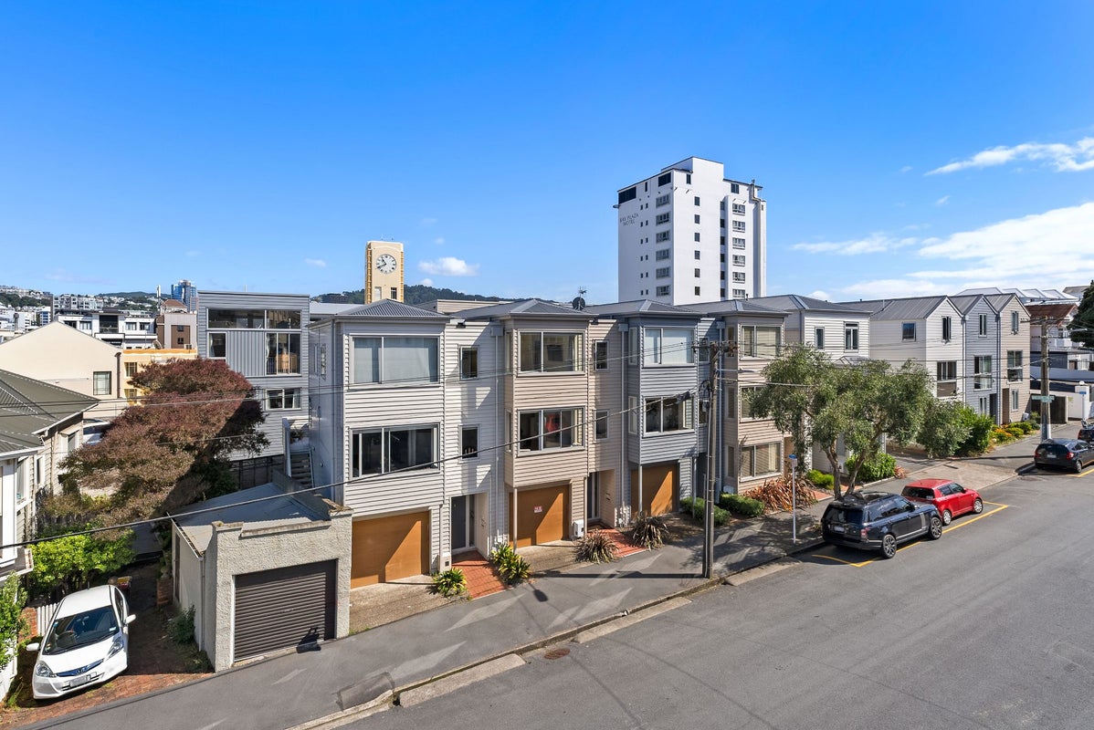 2/15 Roxburgh Street, Mount Victoria, Wellington - Carousel 1