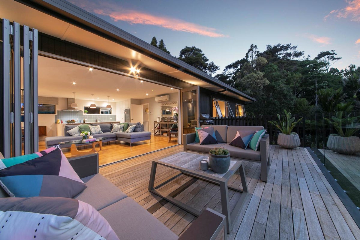 189 Atkinson Road, Titirangi, Auckland - Carousel 1