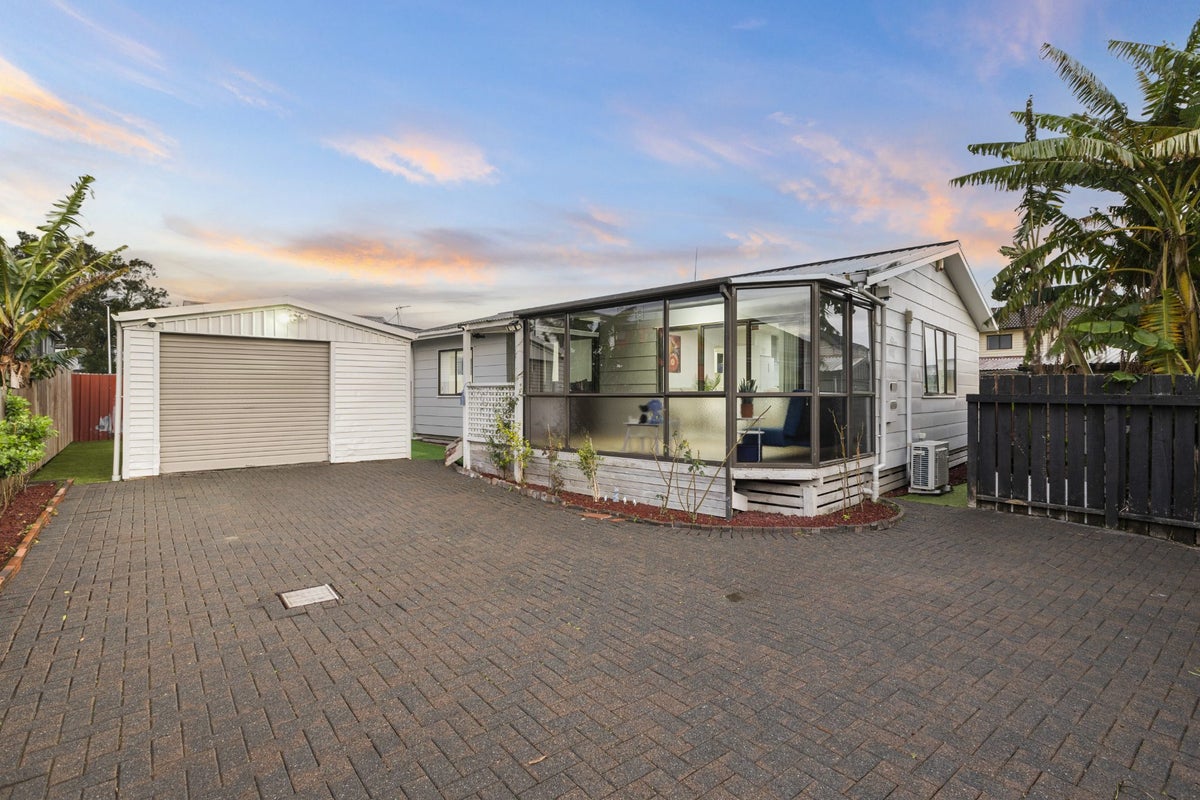 2/28 Caspar Road, Papatoetoe, Auckland - Carousel 1