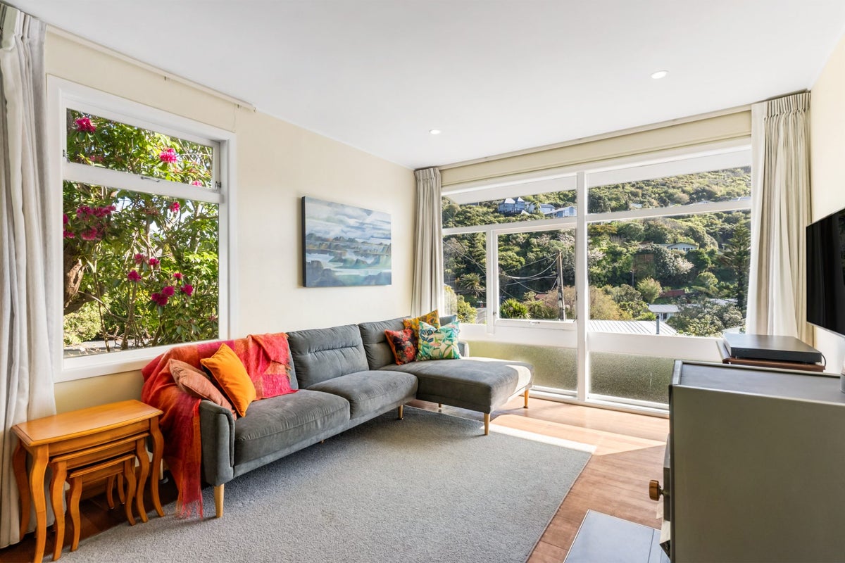 10 Bourbon Terrace, Karori, Wellington - Carousel 2