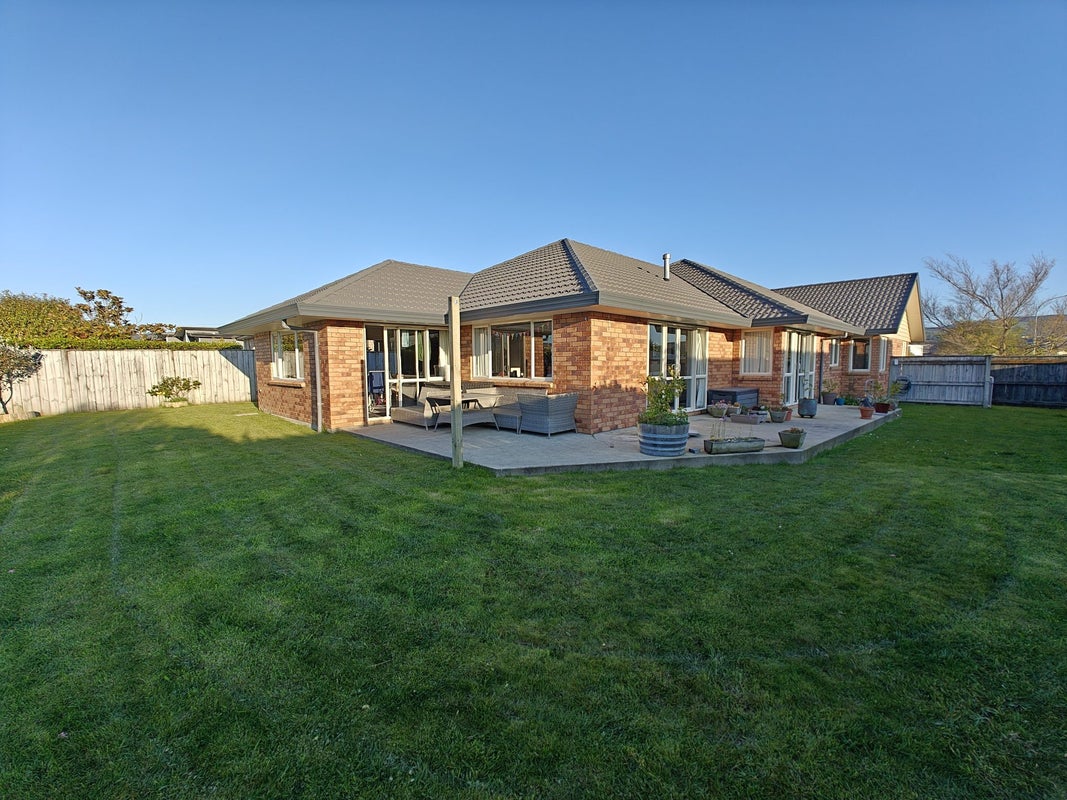 167 Pacific Drive, Fitzherbert, Palmerston North - Carousel 2
